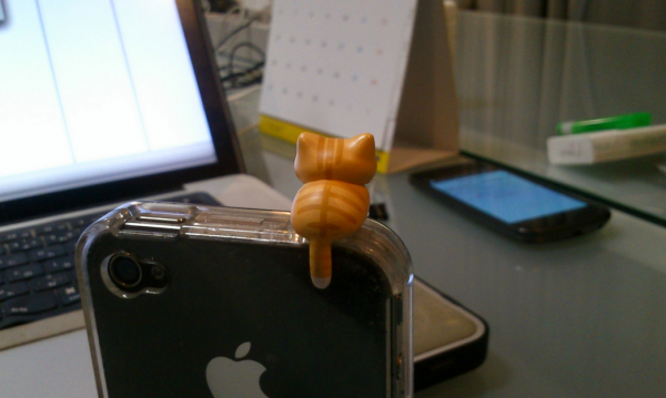 Cat_earphone_jack_for_iPhone___Flickr_-_Photo_Sharing_